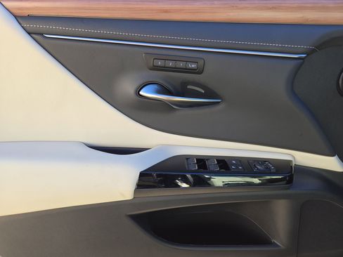 New 2025 Lexus ES 350 w/ Premium Package image 15