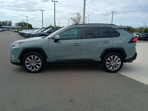 Used 2021 Toyota RAV4 XLE Premium image 8