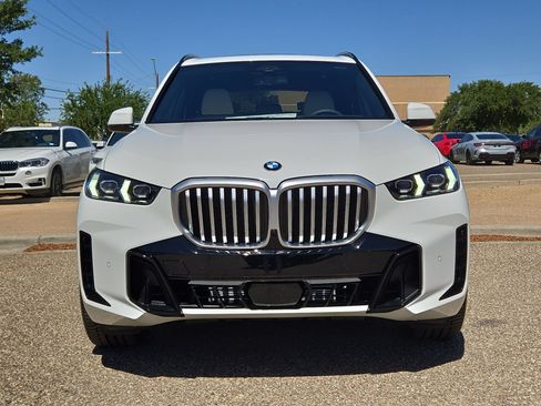 New 2026 BMW X5 xDrive40i w/ M Sport Package AWD/4WD image 10