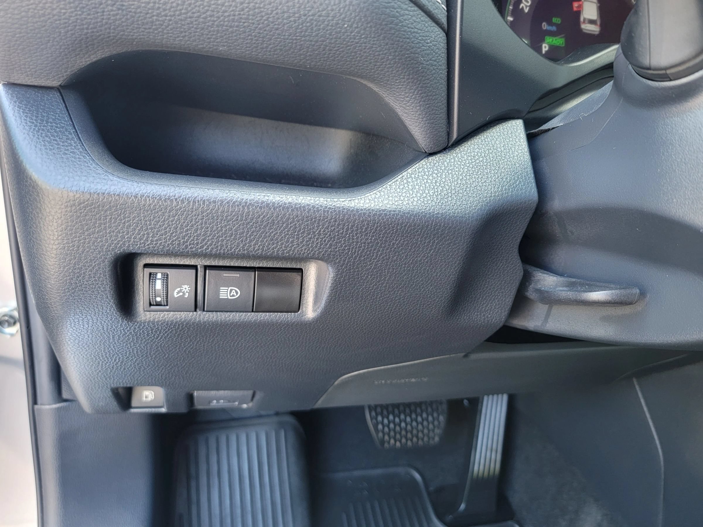 Used 2023 Toyota RAV4 LE AWD/4WD image 19