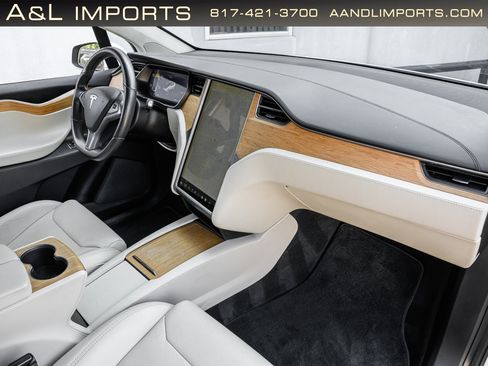 Used 2018 Tesla Model X 75D image 7