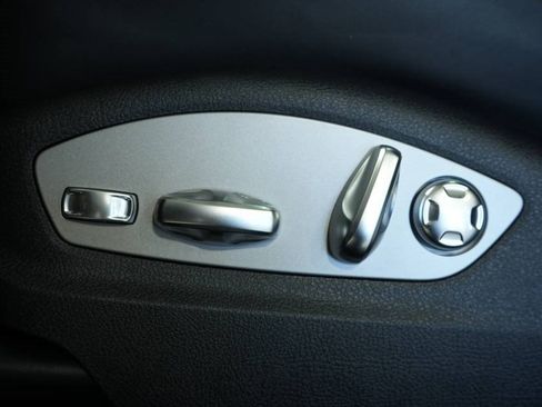 New 2025 Porsche Macan image 33