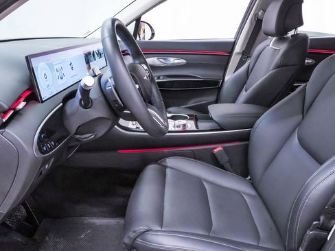 Certified 2026 Genesis GV70 2.5T AWD/4WD image 9