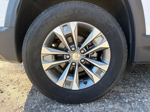 Used 2025 Chevrolet Equinox LT FWD image 29