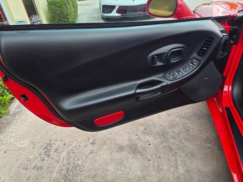 Used 2004 Chevrolet Corvette Convertible w/ Preferred Equipment Group image 4