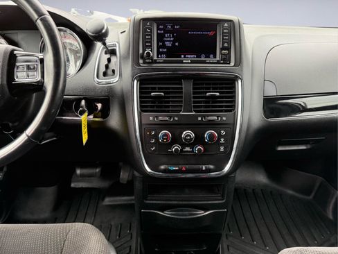 Used 2018 Dodge Grand Caravan SE FWD image 21