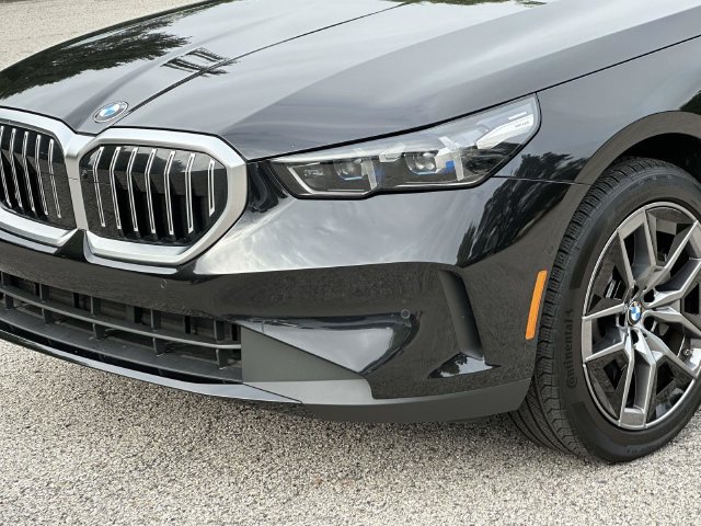 Used 2027 BMW 530i xDrive w/ Premium Package AWD/4WD image 12