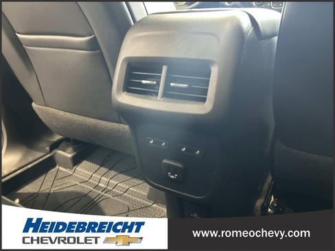 Used 2023 Chevrolet Equinox Premier AWD/4WD image 17
