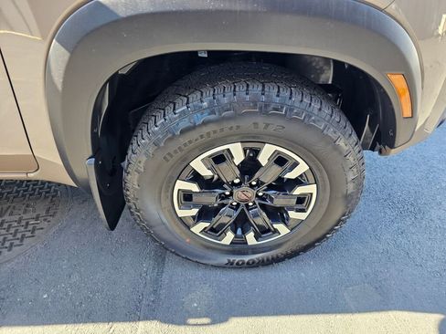 Used 2023 Nissan Frontier PRO-4X image 9