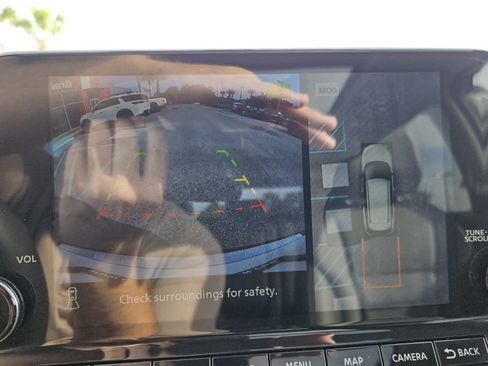 Used 2023 Nissan Rogue SL w/ SL Premium Package FWD image 9