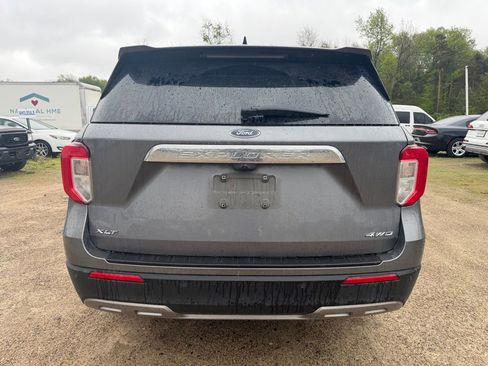 Used 2022 Ford Explorer XLT w/ Equipment Group 202A AWD/4WD image 4