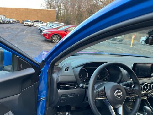 Used 2025 Nissan Sentra SV image 32