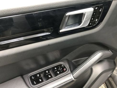 Used 2019 Porsche Cayenne S image 13