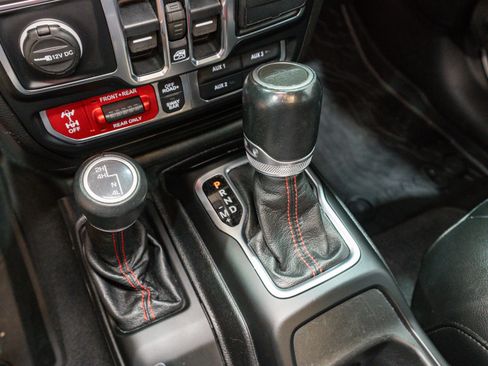 Used 2020 Jeep Gladiator Rubicon image 25