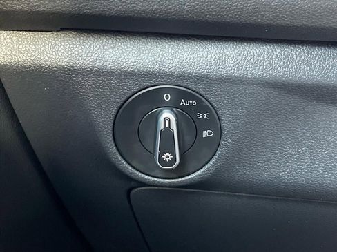 Used 2023 Volkswagen Jetta SE w/ Panoramic Sunroof Package image 20