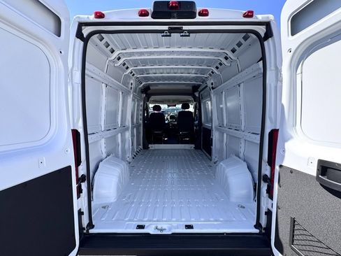 Used 2025 RAM ProMaster 2500 w/ Storage Group image 7