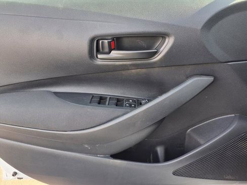 Used 2025 Toyota Corolla LE image 20