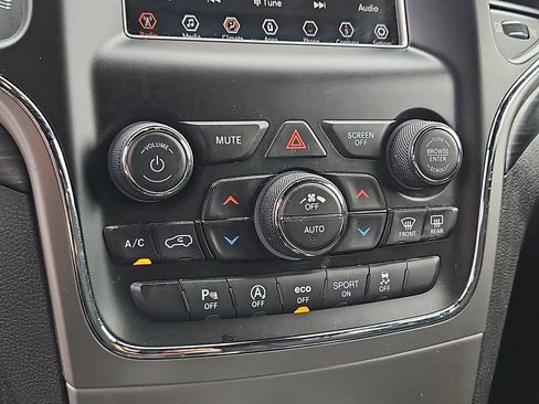 Certified 2020 Jeep Grand Cherokee Laredo AWD/4WD image 16