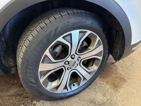 Used 2018 Ford Explorer Platinum AWD/4WD image 13