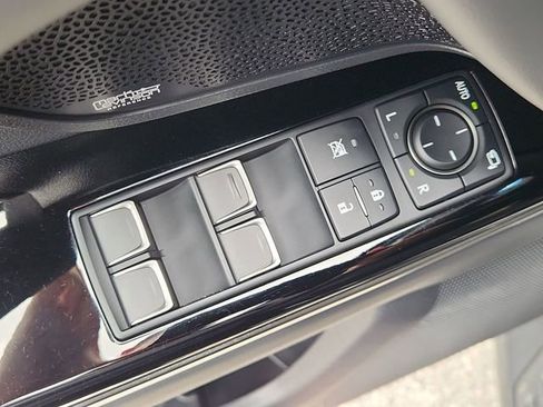 Used 2024 Lexus LX 600 4WD w/ Premium Package image 24