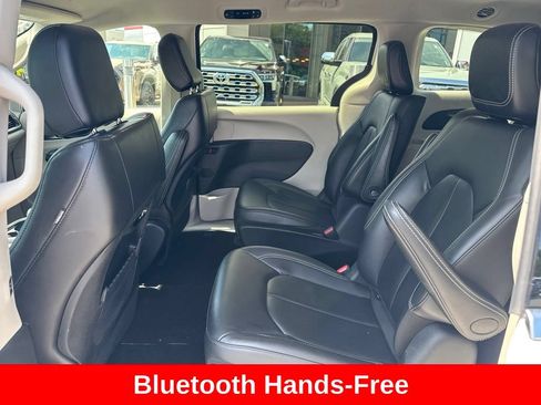 Used 2024 Chrysler Pacifica Limited FWD image 14