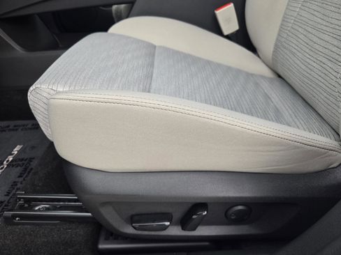 Used 2023 Nissan Rogue SV image 16