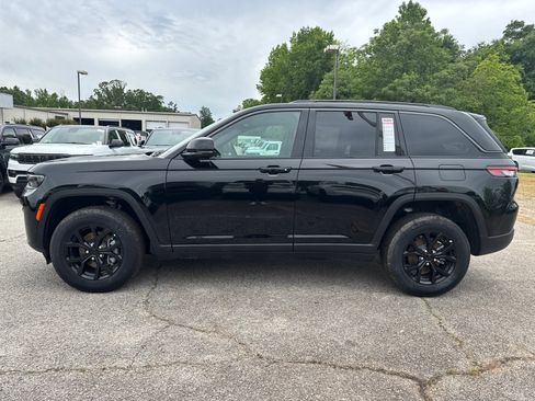 New 2026 Jeep Grand Cherokee Altitude AWD/4WD image 9