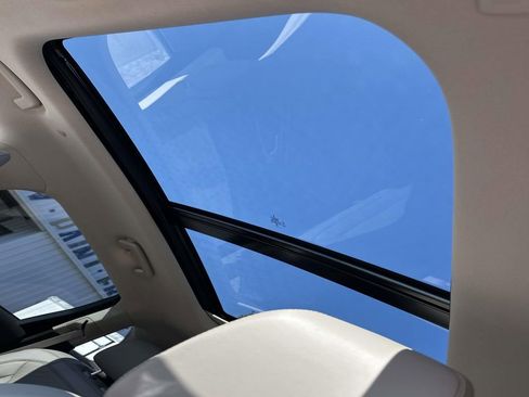 Certified 2023 Lincoln Nautilus Reserve image 35