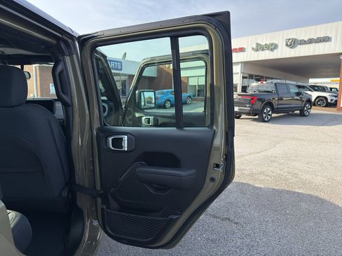 Used 2025 Jeep Wrangler Sport image 15