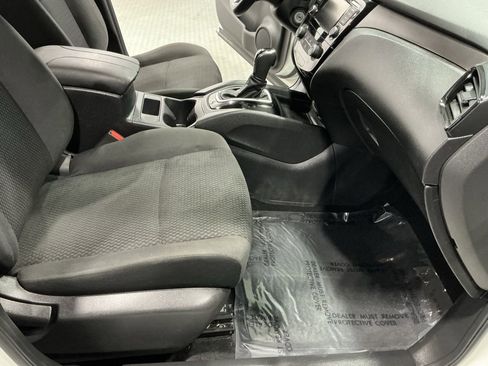 Used 2019 Nissan Rogue Sport S image 17