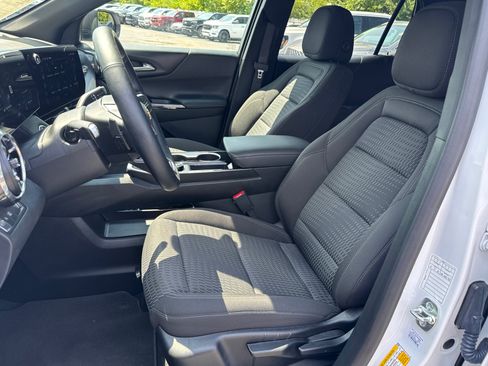 Used 2026 Chevrolet Equinox LT FWD image 9