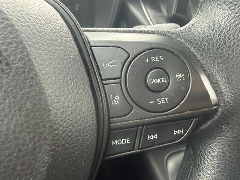 Used 2022 Toyota Corolla LE FWD image 14