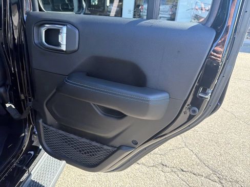Used 2024 Jeep Wrangler High Altitude AWD/4WD image 16