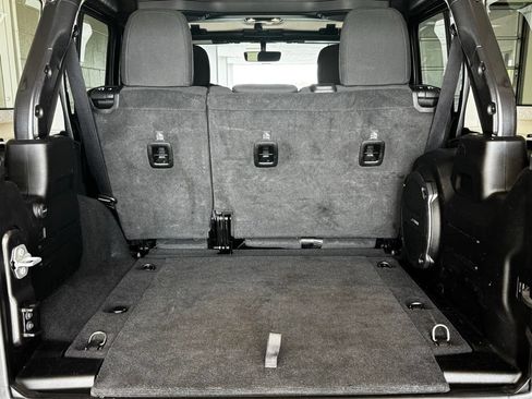 Used 2022 Jeep Wrangler Unlimited Sahara AWD/4WD image 9