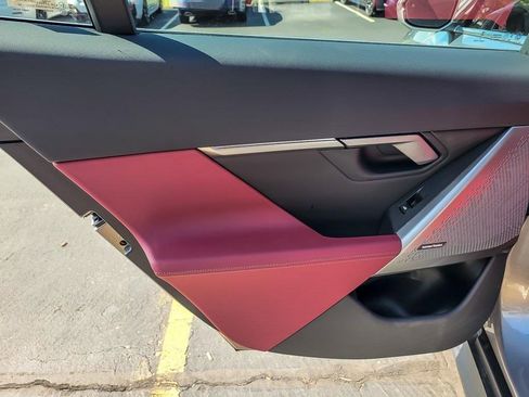 Used 2025 BMW 540i xDrive image 19