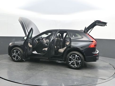 New 2026 Volvo XC60 B5 Core w/ Climate Package image 40