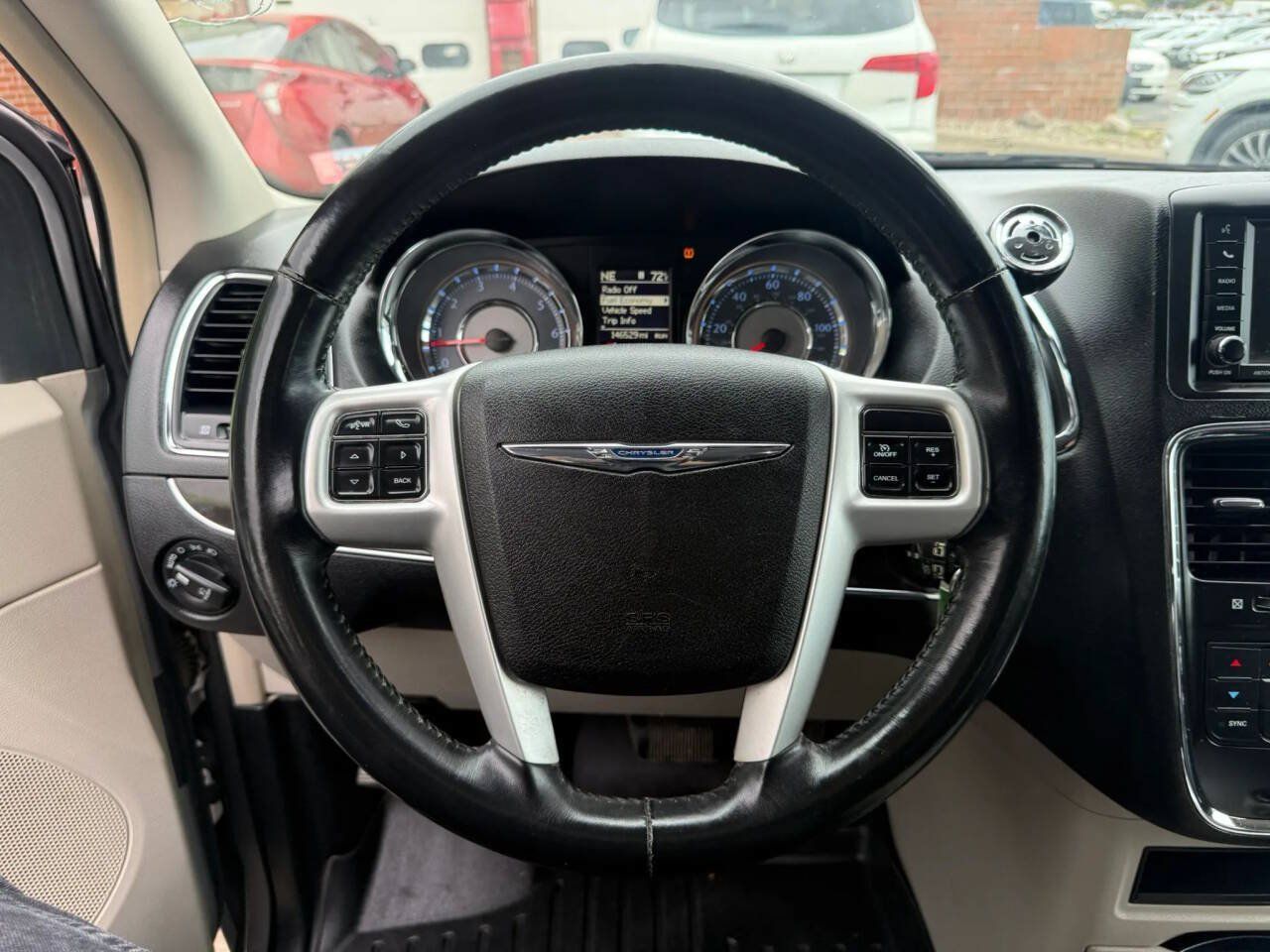 Used 2014 Chrysler Town & Country Touring w/ Trailer Tow Group FWD image 11