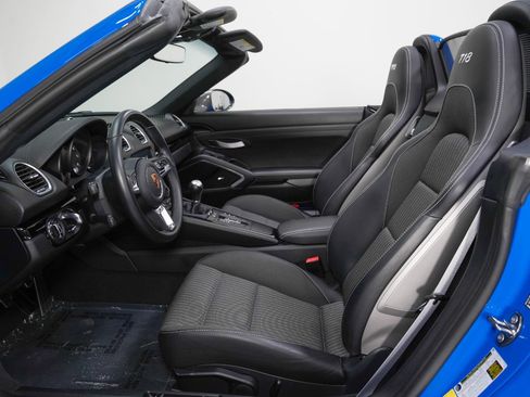 Used 2022 Porsche 718 Boxster RWD image 37