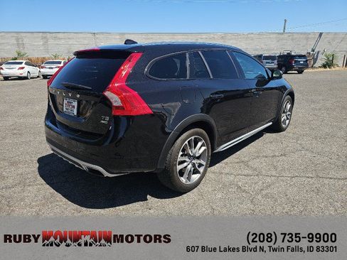 Used 2018 Volvo V60 T5 Cross Country AWD/4WD image 7