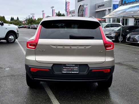 Used 2023 Volvo XC40 B4 Ultimate image 5