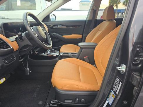 Used 2024 Kia Seltos EX FWD image 8