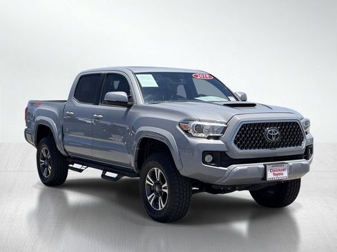 Used 2018 Toyota Tacoma TRD Sport AWD/4WD image 12