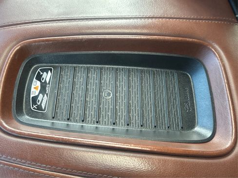 Used 2018 Cadillac Escalade Luxury image 45