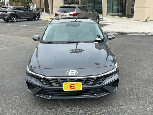 New 2025 Hyundai Elantra Limited image 2