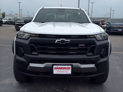 Used 2024 Chevrolet Colorado Trail Boss w/ Technology Package AWD/4WD image 3