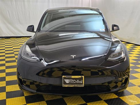 Used 2023 Tesla Model Y Performance image 8