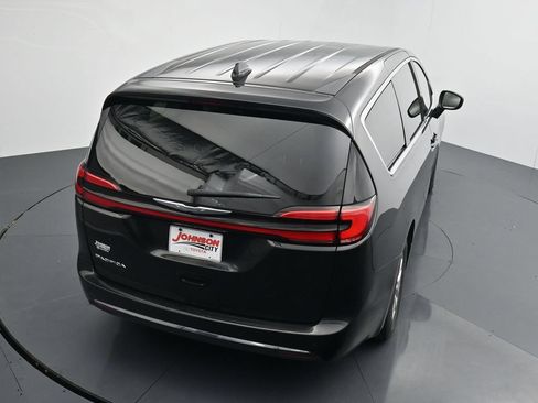Used 2023 Chrysler Pacifica Touring-L FWD image 28