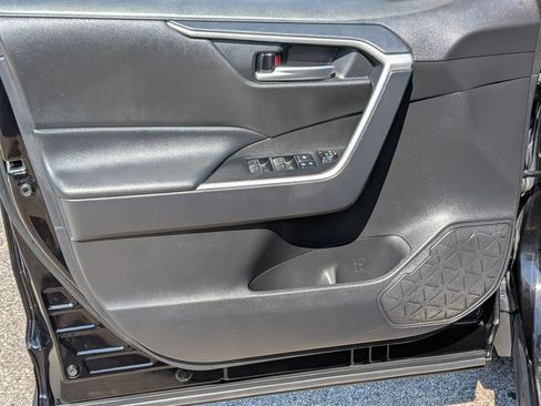 Used 2025 Toyota RAV4 XLE FWD image 19