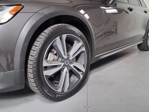 Used 2025 Volvo V60 B5 Cross Country Plus AWD/4WD image 8