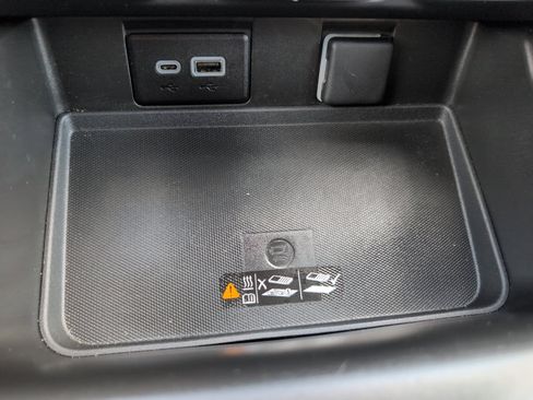 Used 2023 GMC Yukon XL SLT w/ SLT Luxury Package image 31